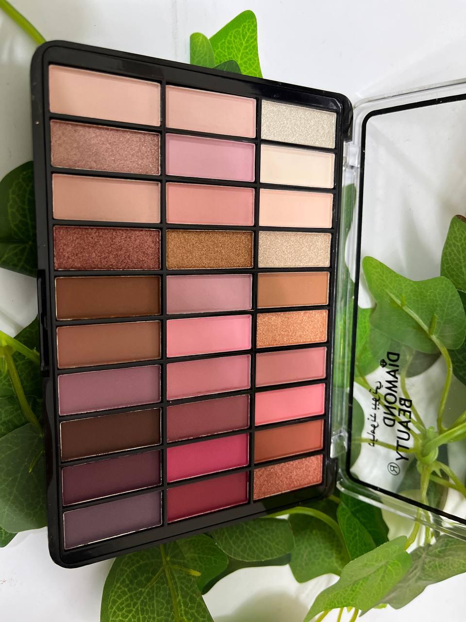 Diamond Beuty - The Cool Nude eyeshadow